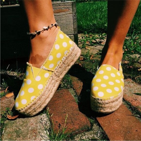Betsey Johnson Yellow Polka Dot Flouncee Espadrille Platform 9B - Picture 1 of 16